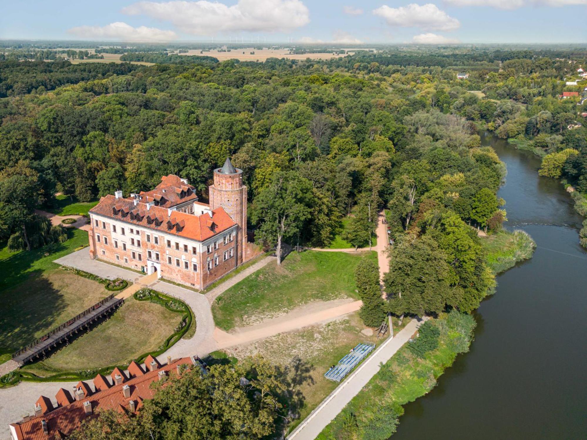 Zamek Uniejow Aparthotel Exterior foto